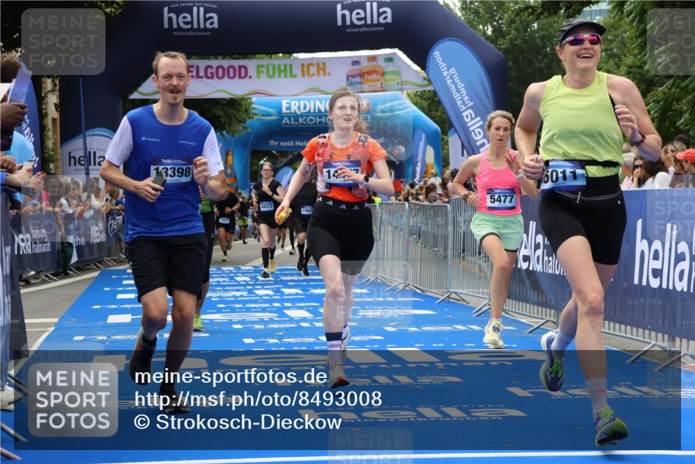 29.06.2025 - hella hamburg halbmarathon Strokosch-Dieckow http://msf.ph/oto/8493008 29.06.2025 10:42:51 Ziel 4823, 5011, 5477, 7035, 7105, 13398, 13725, 14447, 14560, 14813, 14849, 15297, 15301, 15851, 18559, 18659 meine-sportfotos.de