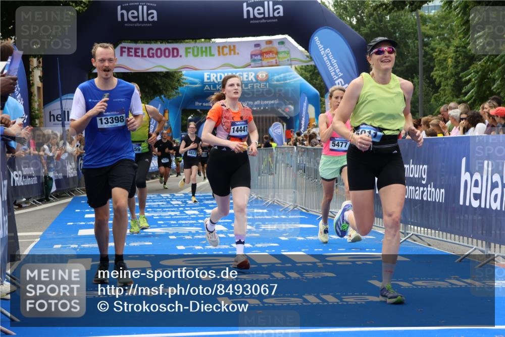 29.06.2025 - hella hamburg halbmarathon Strokosch-Dieckow http://msf.ph/oto/8493067 29.06.2025 10:42:51 Ziel 4823, 5011, 5477, 7035, 7105, 13398, 13725, 14447, 14560, 14813, 14849, 15297, 15301, 15851, 18559, 18659 meine-sportfotos.de
