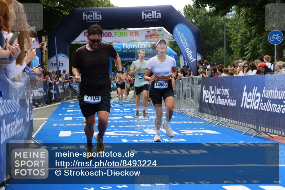 29.06.2025 - hella hamburg halbmarathon Strokosch-Dieckow http://msf.ph/oto/8493224 29.06.2025 10:42:46 Ziel 1700, 5011, 5477, 7105, 9371, 9534, 13398, 13725, 14447, 14560, 14813, 15297, 15301, 15851, 18559, 18659 meine-sportfotos.de
