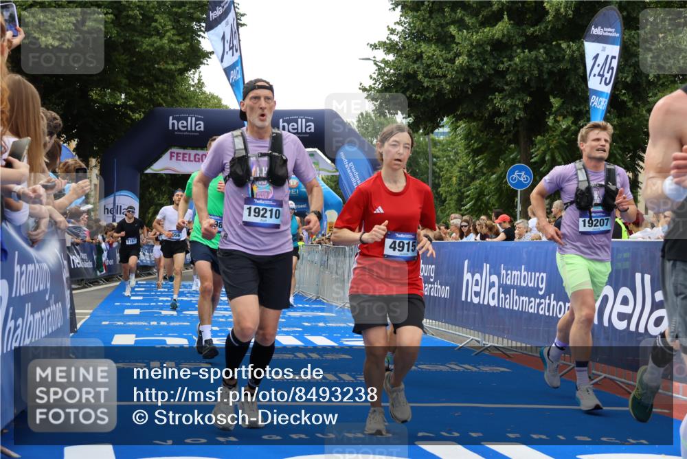 29.06.2025 - hella hamburg halbmarathon Strokosch-Dieckow http://msf.ph/oto/8493238 29.06.2025 10:44:49 Ziel 1520, 1941, 2098, 2890, 2970, 3004, 3098, 3785, 4270, 4425, 4915, 7056, 7167, 7325, 9030, 9720, 12161, 15185, 15233, 16834, 17251, 17382, 17406, 18055, 18631, 19207, 19210 meine-sportfotos.de