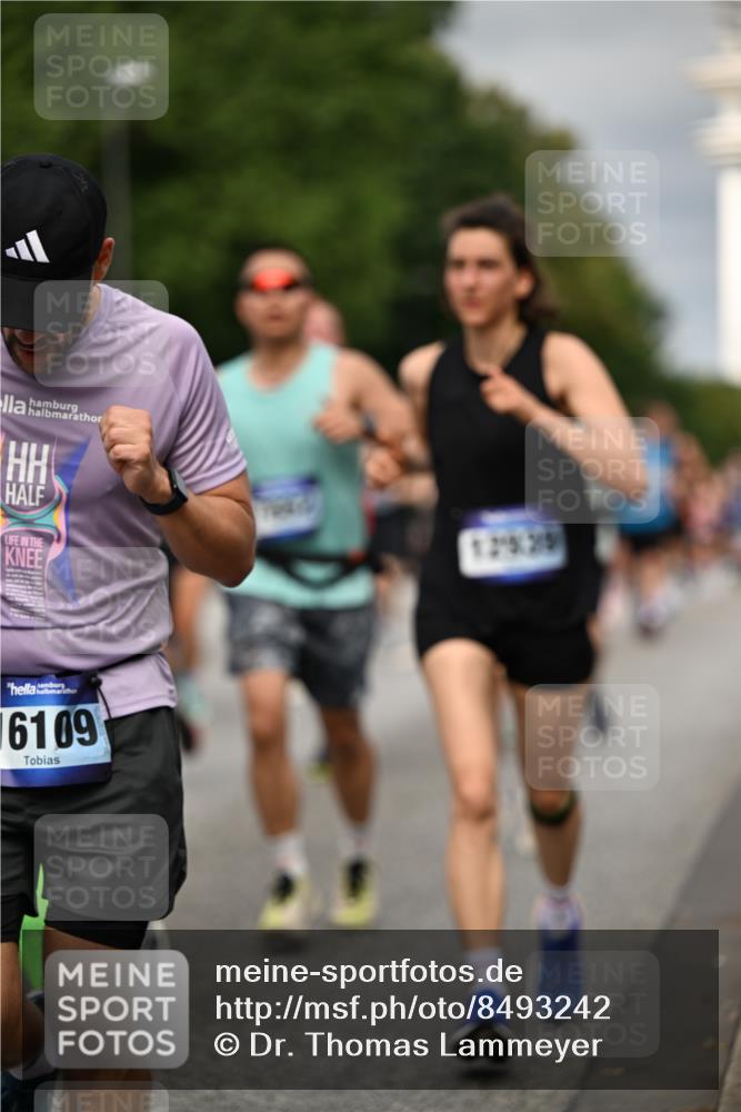 29.06.2025 - hella hamburg halbmarathon Dr. Thomas Lammeyer http://msf.ph/oto/8493242 29.06.2025 10:22:24 Kennedybrücke 1067, 1268, 1298, 1477, 1820, 1982, 2087, 2305, 2634, 2821, 3125, 3482, 3977, 4194, 4738, 5023, 5290, 5909, 6332, 7160, 7413, 7649, 7838, 7882, 7883, 8248, 8341, 9222, 9539, 9586, 9717, 9734, 9834, 9844, 10174, 10332, 10659, 10831, 10908, 10946, 11352 meine-sportfotos.de