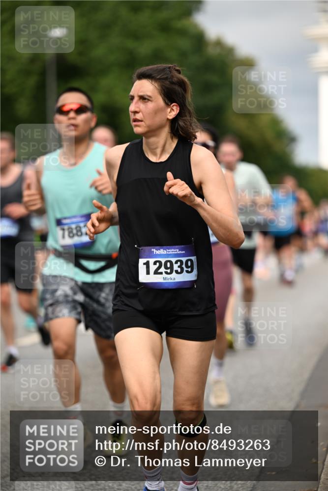 29.06.2025 - hella hamburg halbmarathon Dr. Thomas Lammeyer http://msf.ph/oto/8493263 29.06.2025 10:22:25 Kennedybrücke 1067, 1268, 1298, 1477, 1820, 1982, 2087, 2305, 2634, 2821, 3125, 3482, 4194, 4738, 5290, 5909, 6332, 7160, 7413, 7649, 7838, 7882, 7883, 8248, 8341, 9222, 9539, 9586, 9717, 9734, 9834, 9844, 10174, 10332, 10659, 10831, 10908, 10946, 11352 meine-sportfotos.de