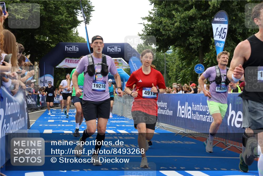 29.06.2025 - hella hamburg halbmarathon Strokosch-Dieckow http://msf.ph/oto/8493268 29.06.2025 10:44:48 Ziel 1941, 2098, 2890, 2970, 3004, 3098, 3785, 4270, 4425, 4915, 7056, 7167, 7325, 9030, 9720, 12161, 15185, 15233, 16834, 17251, 17382, 17406, 18631, 19207, 19210 meine-sportfotos.de