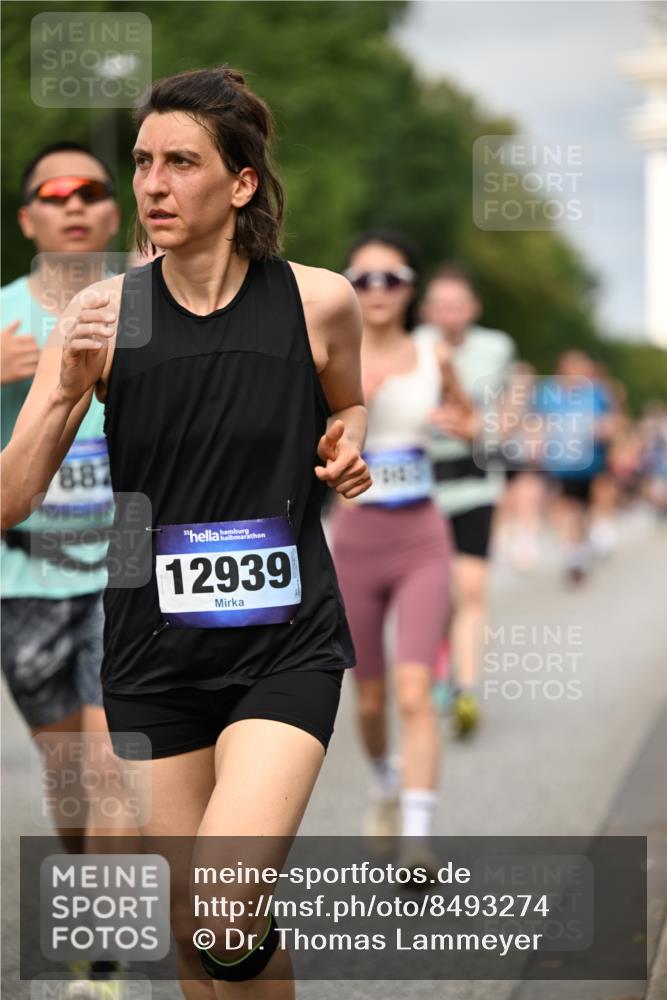 29.06.2025 - hella hamburg halbmarathon Dr. Thomas Lammeyer http://msf.ph/oto/8493274 29.06.2025 10:22:25 Kennedybrücke 1067, 1268, 1298, 1477, 1820, 1982, 2087, 2305, 2634, 2821, 3125, 3482, 4194, 4738, 5290, 5909, 6332, 7160, 7413, 7649, 7838, 7882, 7883, 8248, 8341, 9222, 9539, 9586, 9717, 9734, 9834, 9844, 10174, 10332, 10659, 10831, 10908, 10946, 11352 meine-sportfotos.de