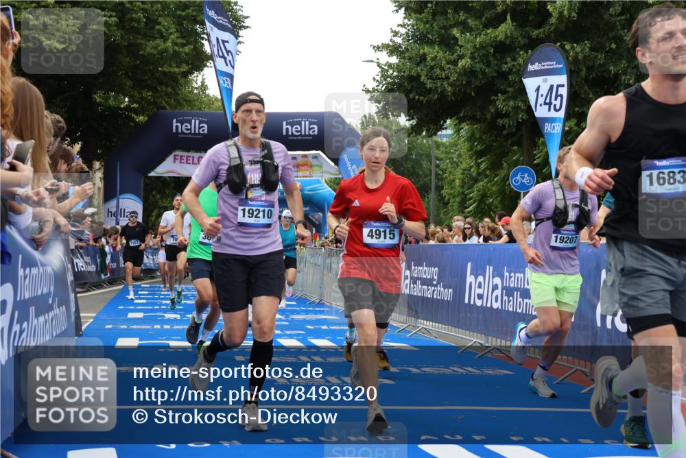 29.06.2025 - hella hamburg halbmarathon Strokosch-Dieckow http://msf.ph/oto/8493320 29.06.2025 10:44:48 Ziel 1941, 2098, 2890, 2970, 3004, 3098, 3785, 4270, 4425, 4915, 7056, 7167, 7325, 9030, 9720, 12161, 15185, 15233, 16834, 17251, 17382, 17406, 18631, 19207, 19210 meine-sportfotos.de