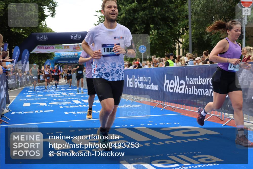 29.06.2025 - hella hamburg halbmarathon Strokosch-Dieckow http://msf.ph/oto/8493753 29.06.2025 10:42:32 Ziel 1209, 1353, 1700, 1735, 1800, 1962, 2233, 4235, 7116, 7448, 7508, 7734, 13446, 13483, 15623, 16295, 16333, 17000, 17016, 17637, 17733, 17911, 18275, 18632, 18680 meine-sportfotos.de
