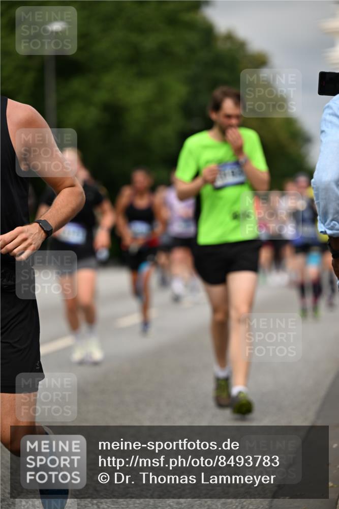 29.06.2025 - hella hamburg halbmarathon Dr. Thomas Lammeyer http://msf.ph/oto/8493783 29.06.2025 10:22:35 Kennedybrücke 1234, 1268, 1477, 1820, 2087, 2335, 2634, 2821, 3125, 3202, 3482, 4123, 4383, 5290, 5733, 5909, 6332, 7121, 7160, 7413, 7445, 7649, 7838, 7882, 7883, 8067, 8341, 8665, 9222, 9276, 9505, 9834, 9844, 10174, 10502, 10659, 10856, 10908, 10946, 11020, 11352 meine-sportfotos.de