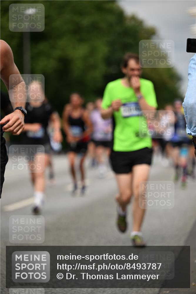 29.06.2025 - hella hamburg halbmarathon Dr. Thomas Lammeyer http://msf.ph/oto/8493787 29.06.2025 10:22:35 Kennedybrücke 1234, 1268, 1477, 1820, 2087, 2335, 2634, 2821, 3125, 3202, 3482, 4123, 4383, 5290, 5733, 5909, 6332, 7121, 7160, 7413, 7445, 7649, 7838, 7882, 7883, 8067, 8341, 8665, 9222, 9276, 9505, 9834, 9844, 10174, 10502, 10659, 10856, 10908, 10946, 11020, 11352 meine-sportfotos.de