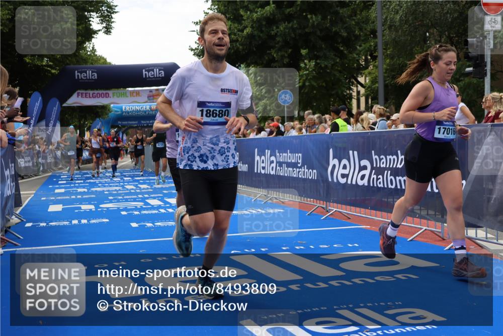 29.06.2025 - hella hamburg halbmarathon Strokosch-Dieckow http://msf.ph/oto/8493809 29.06.2025 10:42:32 Ziel 1209, 1353, 1700, 1735, 1800, 1962, 2233, 4235, 7116, 7448, 7508, 7734, 13446, 13483, 15623, 16295, 16333, 17000, 17016, 17637, 17733, 17911, 18275, 18632, 18680 meine-sportfotos.de