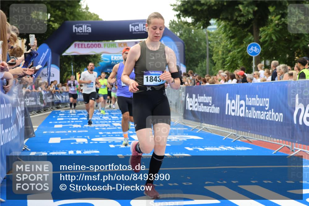 29.06.2025 - hella hamburg halbmarathon Strokosch-Dieckow http://msf.ph/oto/8493990 29.06.2025 10:44:41 Ziel 1782, 1941, 2365, 2402, 2970, 3004, 3785, 4270, 4915, 4991, 5476, 6490, 6495, 7325, 10669, 12711, 14351, 14798, 14816, 15185, 15233, 16224, 16834, 17251, 18107, 18437, 18464, 18539, 18560, 18868, 19206, 19207 meine-sportfotos.de