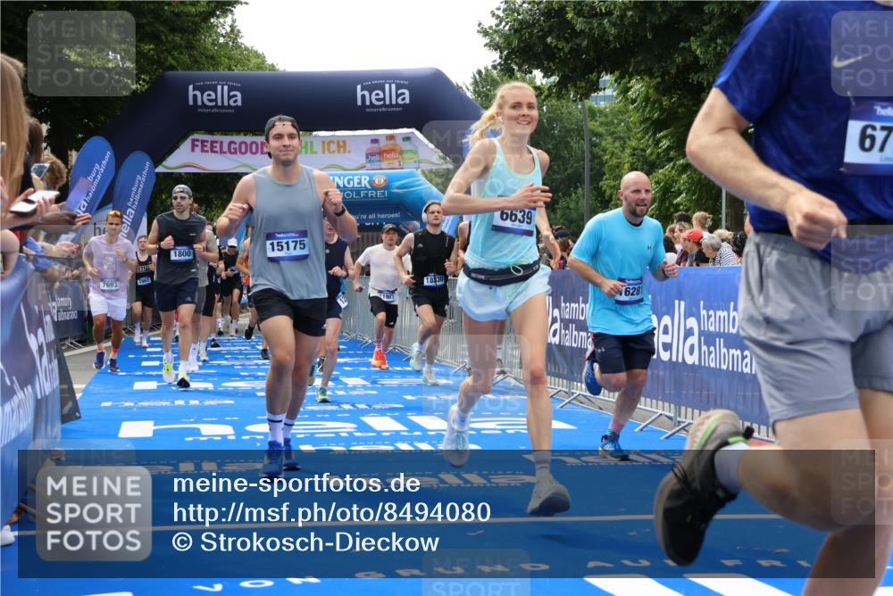 29.06.2025 - hella hamburg halbmarathon Strokosch-Dieckow http://msf.ph/oto/8494080 29.06.2025 10:42:22 Ziel 1209, 1256, 1312, 1353, 1800, 1903, 1962, 2233, 2675, 3523, 6639, 6770, 7116, 7448, 7693, 7734, 7865, 11907, 13446, 13746, 13807, 14226, 14811, 15095, 15175, 15270, 15623, 15654, 16281, 16333, 16660, 17637, 17733, 17911, 18330 meine-sportfotos.de