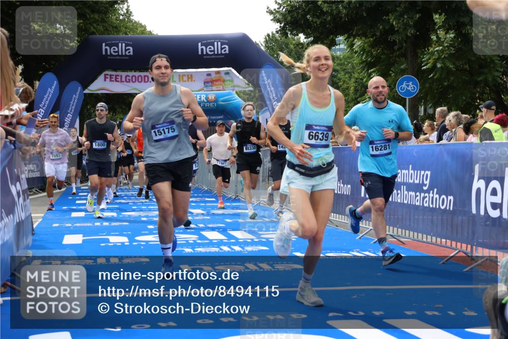 29.06.2025 - hella hamburg halbmarathon Strokosch-Dieckow http://msf.ph/oto/8494115 29.06.2025 10:42:22 Ziel 1209, 1256, 1312, 1353, 1800, 1903, 1962, 2233, 2675, 3523, 6639, 6770, 7116, 7448, 7693, 7734, 7865, 11907, 13446, 13746, 13807, 14226, 14811, 15095, 15175, 15270, 15623, 15654, 16281, 16333, 16660, 17637, 17733, 17911, 18330 meine-sportfotos.de