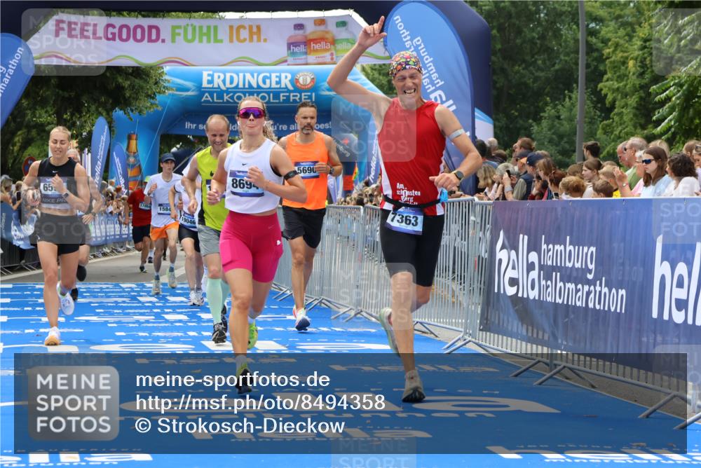 29.06.2025 - hella hamburg halbmarathon Strokosch-Dieckow http://msf.ph/oto/8494358 29.06.2025 10:41:57 Ziel 1169, 5690, 6593, 7092, 7363, 8694, 11417, 12292, 13196, 15521, 15846, 16507, 17864, 17926, 18920, 19046 meine-sportfotos.de