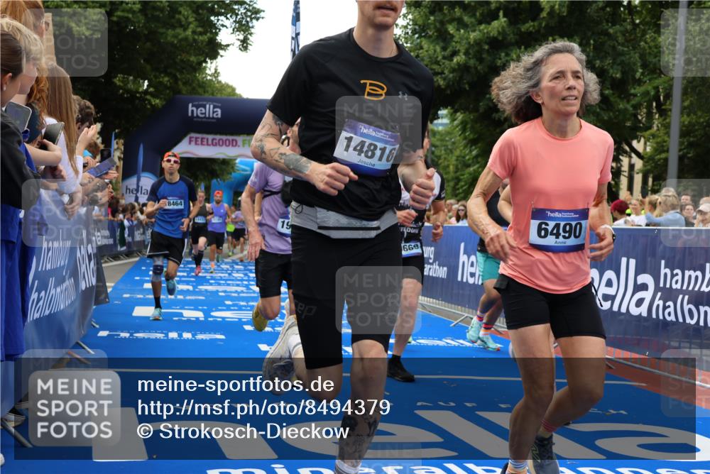 29.06.2025 - hella hamburg halbmarathon Strokosch-Dieckow http://msf.ph/oto/8494379 29.06.2025 10:44:38 Ziel 1468, 1782, 2365, 2402, 2970, 3305, 4270, 4991, 5476, 6490, 6495, 7710, 10669, 12711, 14351, 14798, 14816, 15185, 15233, 15862, 16224, 17097, 17251, 18107, 18437, 18464, 18539, 18560, 18868, 19206 meine-sportfotos.de