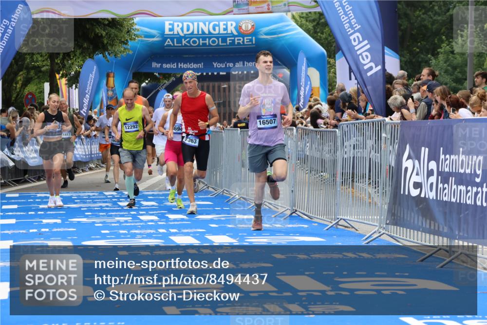 29.06.2025 - hella hamburg halbmarathon Strokosch-Dieckow http://msf.ph/oto/8494437 29.06.2025 10:41:55 Ziel 1169, 5690, 6593, 7092, 7363, 8694, 11417, 11765, 12292, 13196, 15521, 15846, 15935, 16507, 17864, 17926, 18920, 19046 meine-sportfotos.de