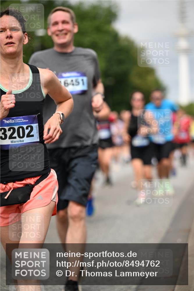 29.06.2025 - hella hamburg halbmarathon Dr. Thomas Lammeyer http://msf.ph/oto/8494762 29.06.2025 10:22:54 Kennedybrücke 1234, 1521, 2096, 2335, 2821, 3202, 3321, 3591, 3592, 4123, 4383, 4718, 4845, 5049, 5264, 5266, 5611, 5733, 5910, 6413, 6477, 6482, 7121, 7214, 7445, 7454, 8067, 8665, 8799, 9276, 9505, 9549, 9658, 9756, 9757, 9964, 10172, 10467, 10502, 10687, 10816, 10856, 11020 meine-sportfotos.de