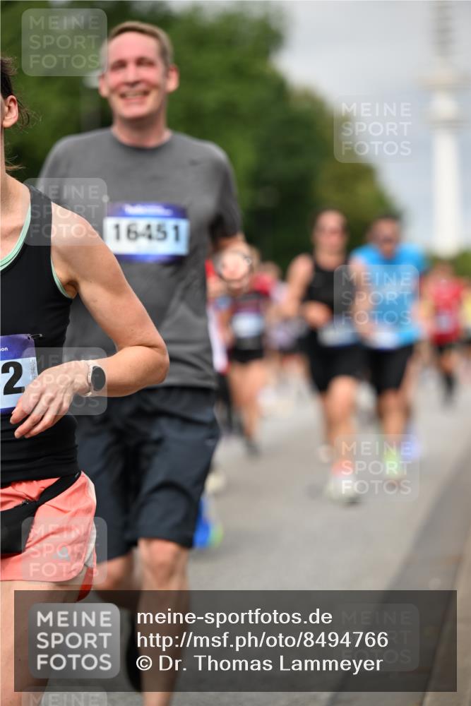 29.06.2025 - hella hamburg halbmarathon Dr. Thomas Lammeyer http://msf.ph/oto/8494766 29.06.2025 10:22:54 Kennedybrücke 1234, 1521, 2096, 2335, 2821, 3202, 3321, 3591, 3592, 4123, 4383, 4718, 4845, 5049, 5264, 5266, 5611, 5733, 5910, 6413, 6477, 6482, 7121, 7214, 7445, 7454, 8067, 8665, 8799, 9276, 9505, 9549, 9658, 9756, 9757, 9964, 10172, 10467, 10502, 10687, 10816, 10856, 11020 meine-sportfotos.de