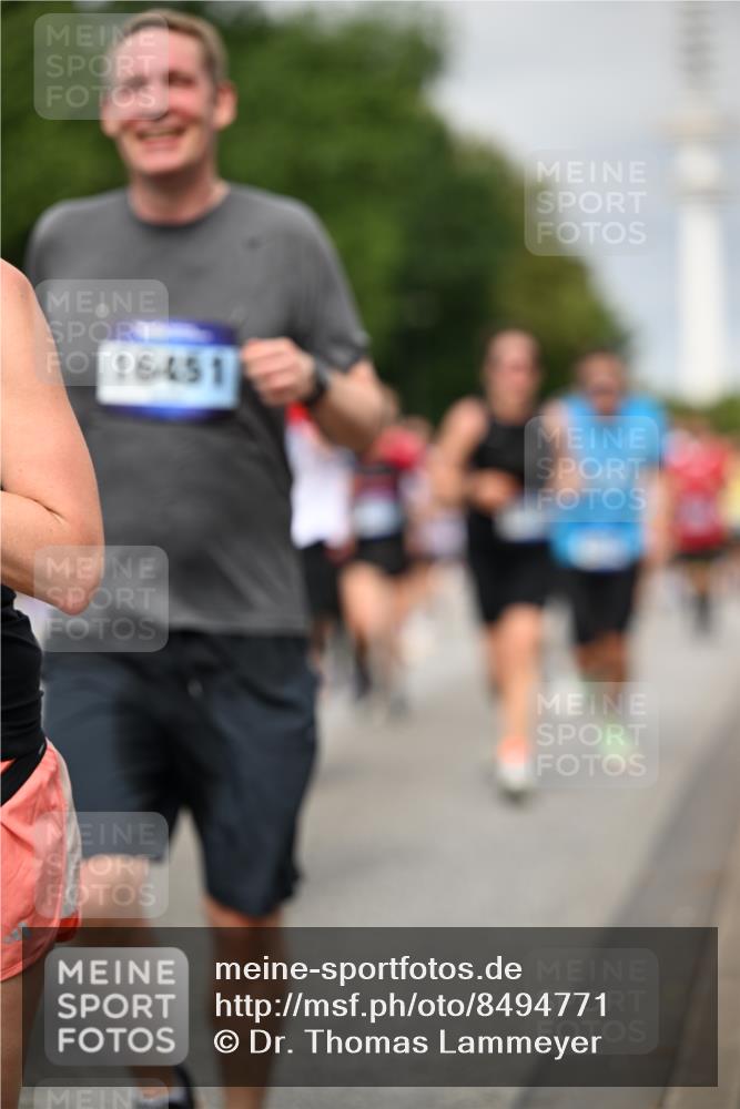 29.06.2025 - hella hamburg halbmarathon Dr. Thomas Lammeyer http://msf.ph/oto/8494771 29.06.2025 10:22:54 Kennedybrücke 1234, 1521, 2096, 2335, 2821, 3202, 3321, 3591, 3592, 4123, 4383, 4718, 4845, 5049, 5264, 5266, 5611, 5733, 5910, 6413, 6477, 6482, 7121, 7214, 7445, 7454, 8067, 8665, 8799, 9276, 9505, 9549, 9658, 9756, 9757, 9964, 10172, 10467, 10502, 10687, 10816, 10856, 11020 meine-sportfotos.de