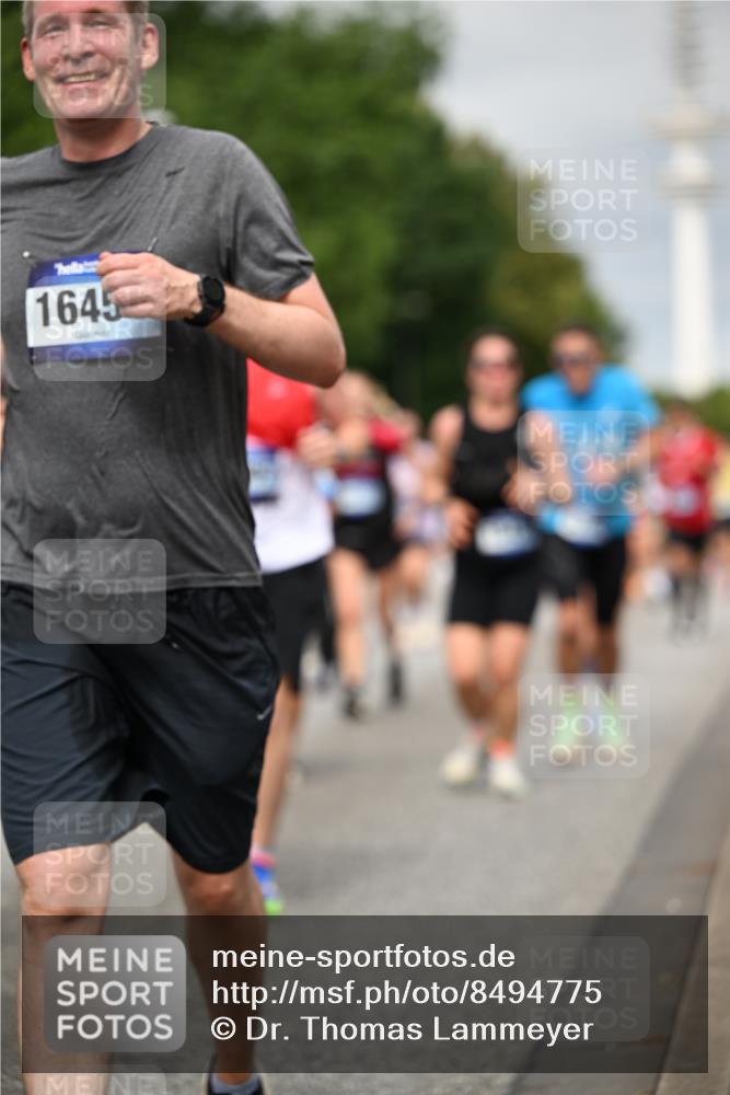 29.06.2025 - hella hamburg halbmarathon Dr. Thomas Lammeyer http://msf.ph/oto/8494775 29.06.2025 10:22:54 Kennedybrücke 1234, 1521, 2096, 2335, 2821, 3202, 3321, 3591, 3592, 4123, 4383, 4718, 4845, 5049, 5264, 5266, 5611, 5733, 5910, 6413, 6477, 6482, 7121, 7214, 7445, 7454, 8067, 8665, 8799, 9276, 9505, 9549, 9658, 9756, 9757, 9964, 10172, 10467, 10502, 10687, 10816, 10856, 11020 meine-sportfotos.de