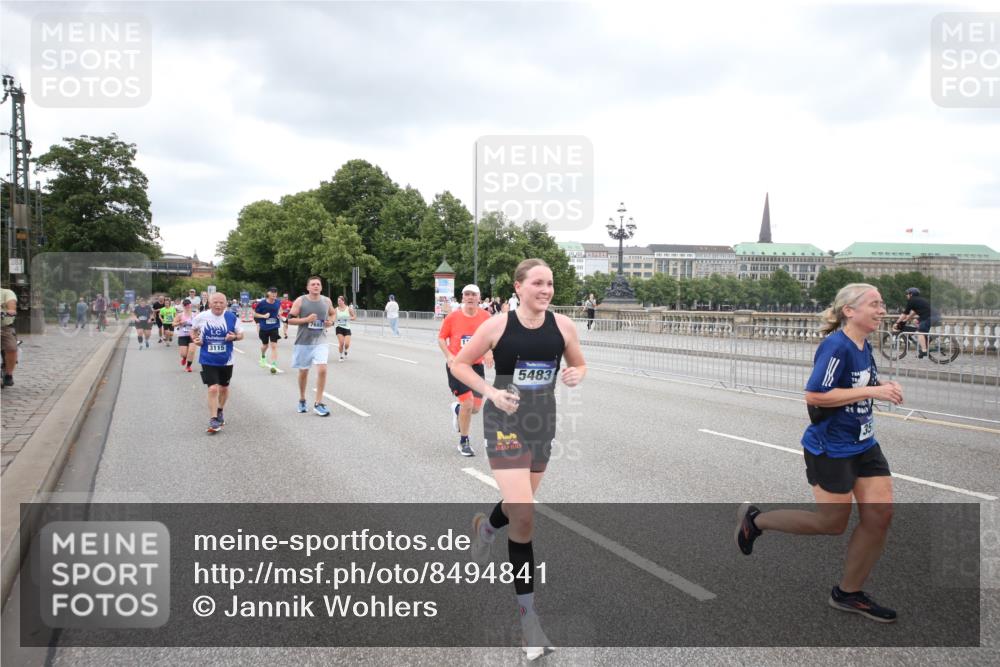 29.06.2025 - hella hamburg halbmarathon Jannik Wohlers http://msf.ph/oto/8494841 29.06.2025 10:55:01 Lombardsbrücke 1873, 1917, 3115, 3157, 3577, 4039, 4628, 5040, 5483, 5487, 7219, 7680, 8519, 8626, 9614, 9618, 9857, 9858, 10559, 10885, 11109, 12902, 13098, 13230, 14727, 15152, 15160, 15843, 16267, 16385, 16533, 16855, 17019, 17396, 18670, 18972, 19199 meine-sportfotos.de