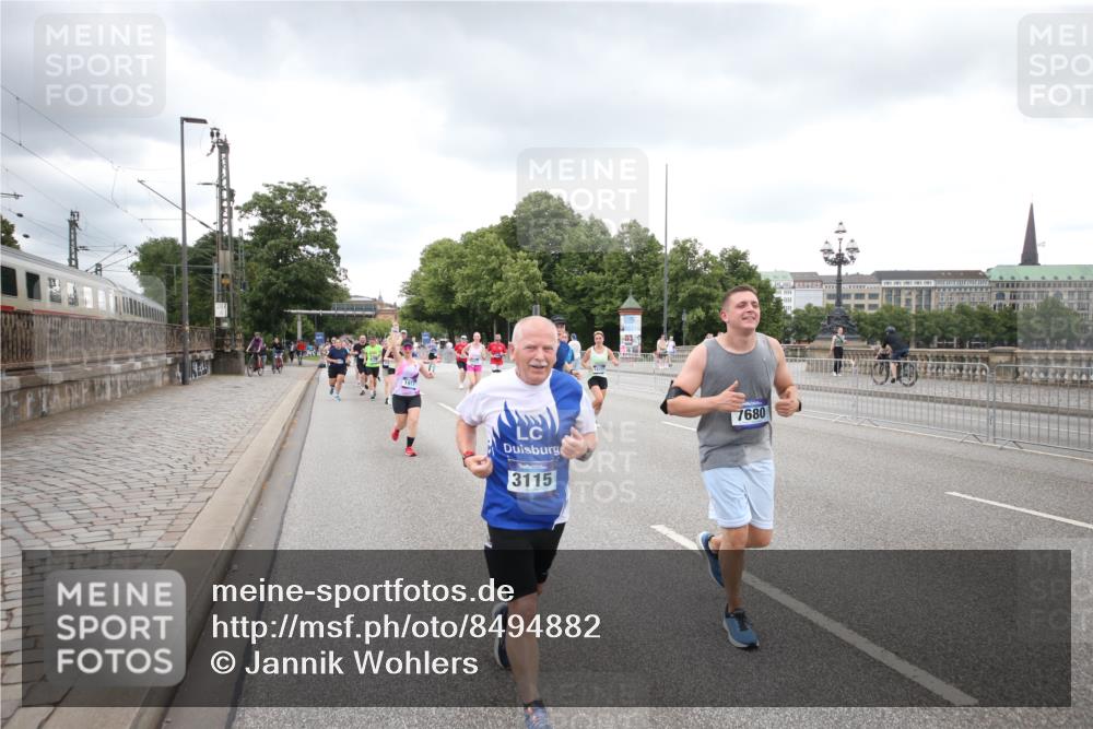 29.06.2025 - hella hamburg halbmarathon Jannik Wohlers http://msf.ph/oto/8494882 29.06.2025 10:55:03 Lombardsbrücke 1616, 1873, 1917, 3115, 3157, 3577, 4628, 5040, 5483, 5487, 7548, 7680, 8626, 9614, 9618, 9857, 9858, 10559, 10885, 11109, 12902, 13098, 13230, 14727, 15152, 15160, 16267, 16385, 16533, 16855, 17019, 17396, 18670, 18972 meine-sportfotos.de