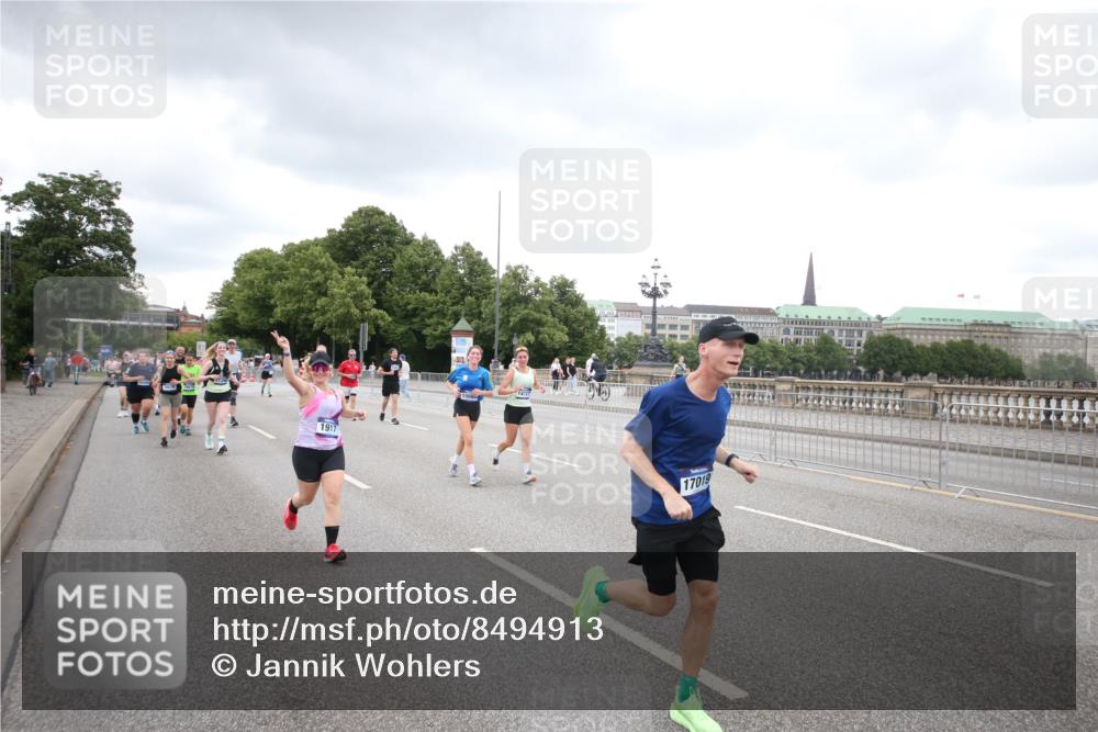 29.06.2025 - hella hamburg halbmarathon Jannik Wohlers http://msf.ph/oto/8494913 29.06.2025 10:55:05 Lombardsbrücke 1616, 1873, 1917, 3115, 3157, 3577, 4628, 5040, 5483, 5487, 7548, 7680, 8626, 9614, 9618, 9857, 9858, 10094, 10559, 10885, 11109, 12902, 13230, 14727, 15081, 15152, 16267, 16385, 16533, 16855, 17019, 17396, 18670, 18972 meine-sportfotos.de