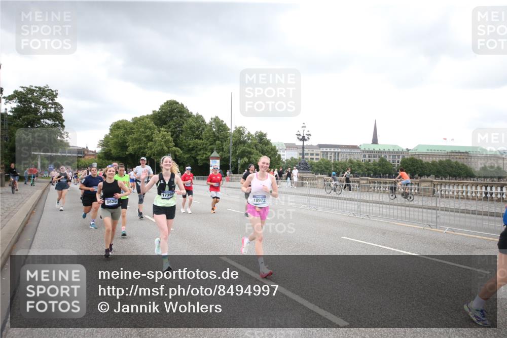 29.06.2025 - hella hamburg halbmarathon Jannik Wohlers http://msf.ph/oto/8494997 29.06.2025 10:55:07 Lombardsbrücke 1616, 1873, 1917, 3115, 3157, 3244, 3577, 4628, 5040, 5483, 5487, 7548, 7680, 8527, 8626, 9614, 9618, 9857, 9858, 10094, 10559, 10885, 11109, 12902, 14727, 15081, 16267, 16385, 16533, 16855, 17019, 17396, 18670, 18972 meine-sportfotos.de
