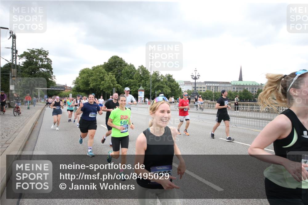 29.06.2025 - hella hamburg halbmarathon Jannik Wohlers http://msf.ph/oto/8495029 29.06.2025 10:55:09 Lombardsbrücke 1616, 1873, 1917, 3115, 3244, 5222, 5483, 5487, 7548, 7680, 8527, 8626, 9614, 9618, 9857, 9858, 10094, 10559, 10593, 10885, 11109, 12695, 12902, 14727, 15081, 15116, 16267, 16336, 16385, 16533, 16855, 16926, 17019, 17392, 17396, 18670, 18972 meine-sportfotos.de
