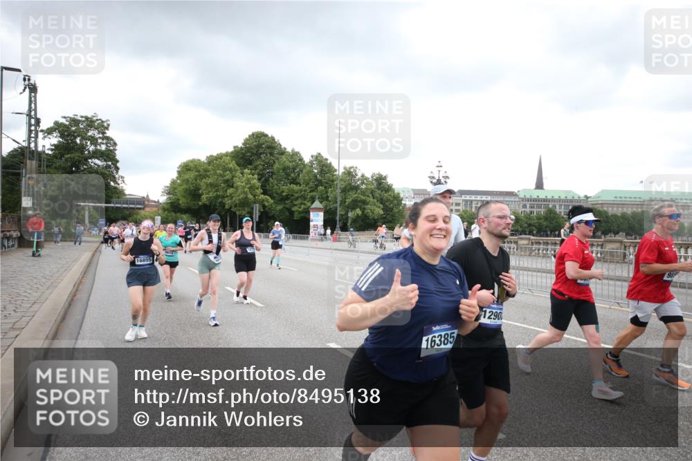 29.06.2025 - hella hamburg halbmarathon Jannik Wohlers http://msf.ph/oto/8495138 29.06.2025 10:55:10 Lombardsbrücke 1616, 1873, 1917, 3101, 3115, 3244, 5220, 5222, 5483, 5487, 5575, 7548, 7680, 8527, 8626, 9614, 9618, 9857, 9858, 9956, 10094, 10559, 10593, 10885, 11109, 12695, 12902, 14727, 15081, 15116, 15289, 16267, 16336, 16385, 16855, 16926, 17019, 17392, 17396, 18670, 18972 meine-sportfotos.de