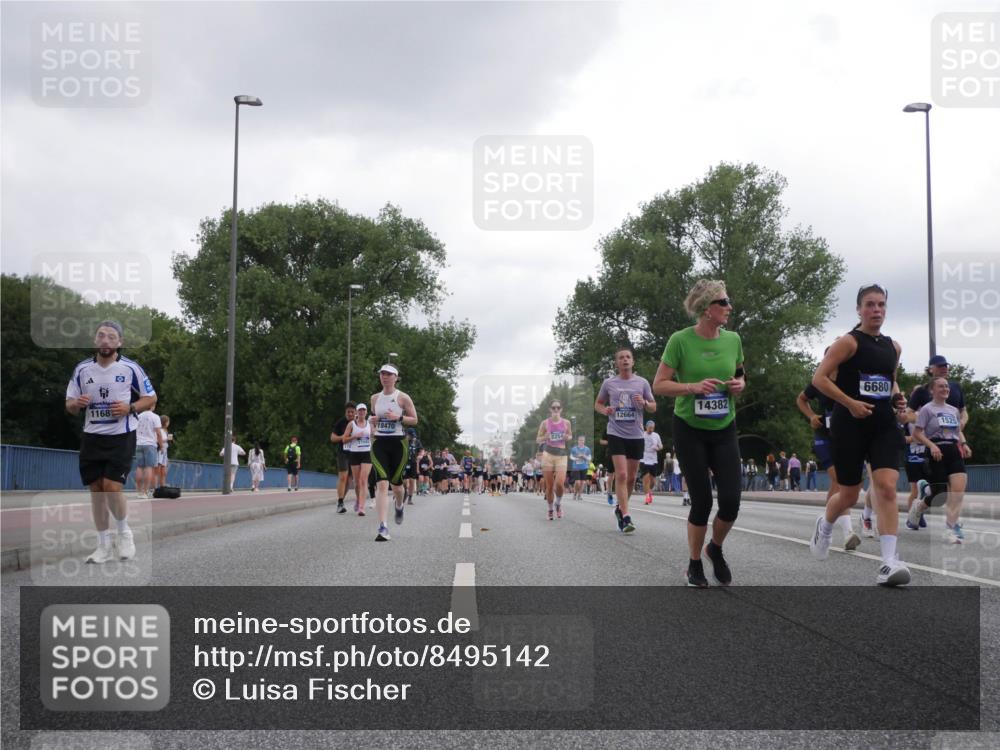 29.06.2025 - hella hamburg halbmarathon Luisa Fischer http://msf.ph/oto/8495142 29.06.2025 10:53:18 Kennedybrücke 1168, 12664, 18470, 14382, 6680, 1525, 1525, 2927, 3070, 5997, 6680, 6694, 6989, 7755, 8254, 9261, 10060, 10704 meine-sportfotos.de