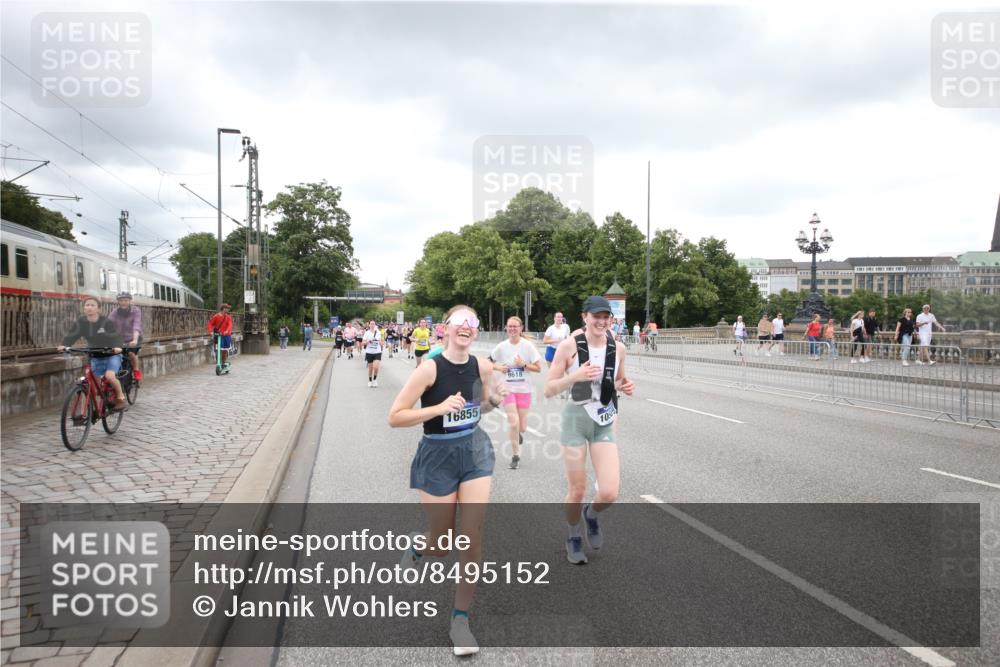 29.06.2025 - hella hamburg halbmarathon Jannik Wohlers http://msf.ph/oto/8495152 29.06.2025 10:55:12 Lombardsbrücke 1616, 1873, 1917, 3101, 3244, 5220, 5222, 5487, 5575, 7548, 7680, 8527, 8626, 8648, 9614, 9618, 9857, 9858, 9956, 10094, 10436, 10438, 10559, 10593, 10885, 12695, 12902, 13504, 14727, 15081, 15116, 15289, 16267, 16336, 16651, 16768, 16855, 16926, 17019, 17392, 17396, 18670, 18907, 18972 meine-sportfotos.de