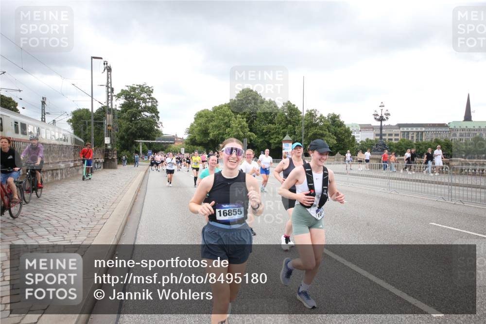 29.06.2025 - hella hamburg halbmarathon Jannik Wohlers http://msf.ph/oto/8495180 29.06.2025 10:55:12 Lombardsbrücke 1616, 1873, 1917, 3101, 3244, 5220, 5222, 5487, 5575, 7548, 7680, 8527, 8626, 8648, 9614, 9618, 9857, 9858, 9956, 10094, 10436, 10438, 10559, 10593, 10885, 12695, 12902, 13504, 14727, 15081, 15116, 15289, 16267, 16336, 16651, 16768, 16855, 16926, 17019, 17392, 17396, 18670, 18907, 18972 meine-sportfotos.de