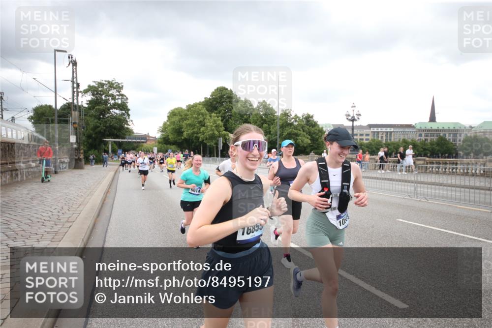 29.06.2025 - hella hamburg halbmarathon Jannik Wohlers http://msf.ph/oto/8495197 29.06.2025 10:55:12 Lombardsbrücke 1616, 1873, 1917, 3101, 3244, 5220, 5222, 5487, 5575, 7548, 7680, 8527, 8626, 8648, 9614, 9618, 9857, 9858, 9956, 10094, 10436, 10438, 10559, 10593, 10885, 12695, 12902, 13504, 14727, 15081, 15116, 15289, 16267, 16336, 16651, 16768, 16855, 16926, 17019, 17392, 17396, 18670, 18907, 18972 meine-sportfotos.de