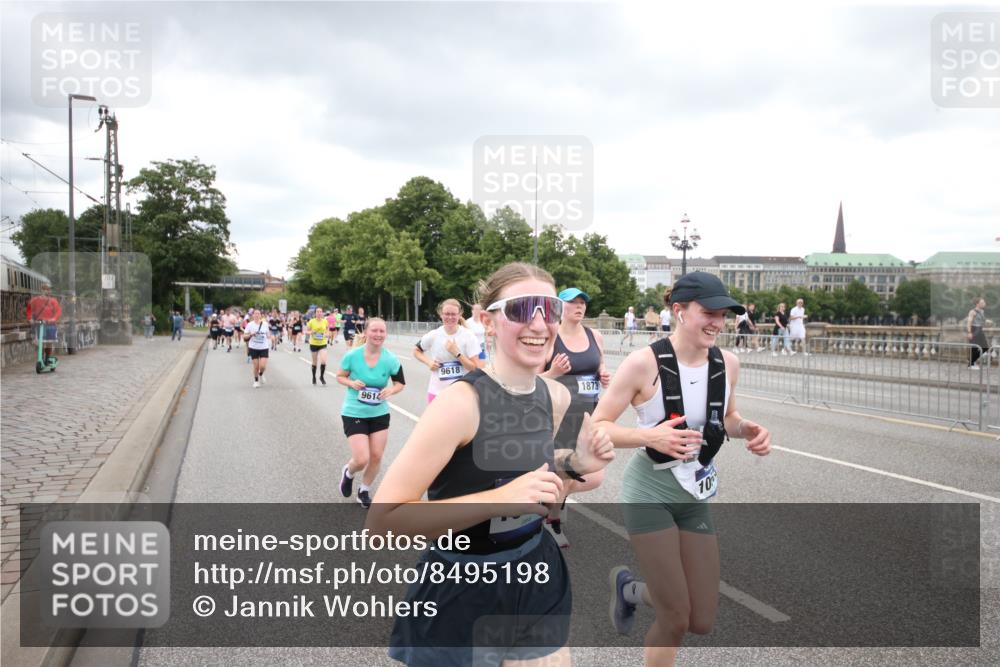 29.06.2025 - hella hamburg halbmarathon Jannik Wohlers http://msf.ph/oto/8495198 29.06.2025 10:55:12 Lombardsbrücke 1616, 1873, 1917, 3101, 3244, 5220, 5222, 5487, 5575, 7548, 7680, 8527, 8626, 8648, 9614, 9618, 9857, 9858, 9956, 10094, 10436, 10438, 10559, 10593, 10885, 12695, 12902, 13504, 14727, 15081, 15116, 15289, 16267, 16336, 16651, 16768, 16855, 16926, 17019, 17392, 17396, 18670, 18907, 18972 meine-sportfotos.de