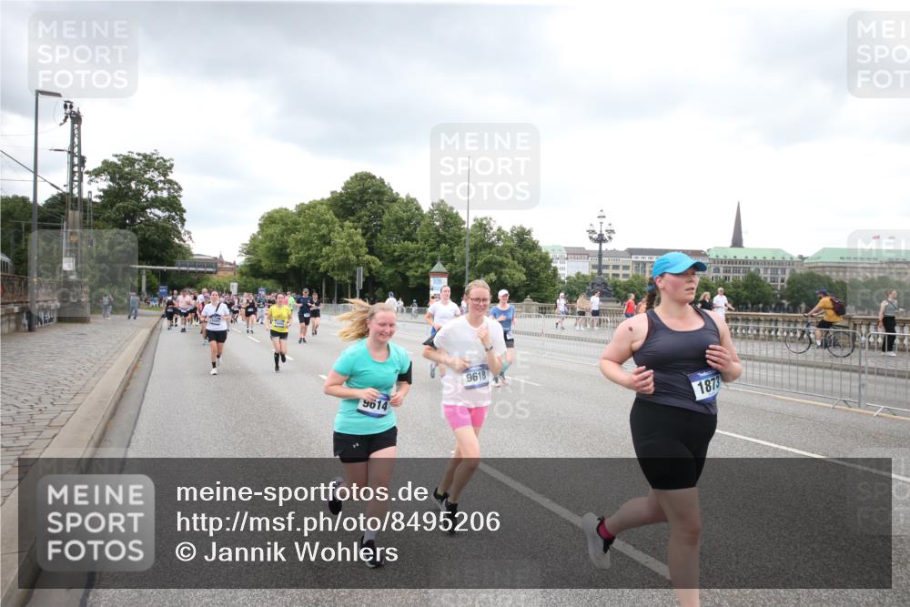 29.06.2025 - hella hamburg halbmarathon Jannik Wohlers http://msf.ph/oto/8495206 29.06.2025 10:55:13 Lombardsbrücke 1616, 1873, 1917, 3101, 3244, 5220, 5222, 5487, 5575, 6257, 7548, 8527, 8626, 8648, 9548, 9614, 9618, 9857, 9858, 9956, 10094, 10436, 10438, 10559, 10593, 10885, 12695, 12902, 13504, 15081, 15116, 15289, 16267, 16336, 16651, 16768, 16855, 16926, 17019, 17392, 17396, 18670, 18907, 18972 meine-sportfotos.de