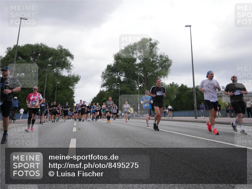 29.06.2025 - hella hamburg halbmarathon Luisa Fischer http://msf.ph/oto/8495275 29.06.2025 10:53:24 Kennedybrücke 2713, 2160, 7755, 11558, 2160, 3701, 3710, 4168, 7755, 8254, 9940, 10060 meine-sportfotos.de