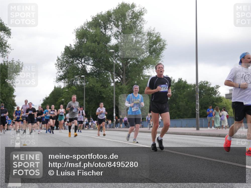 29.06.2025 - hella hamburg halbmarathon Luisa Fischer http://msf.ph/oto/8495280 29.06.2025 10:53:25 Kennedybrücke 16635, 2160, 7755, 2160, 3701, 3710, 4168, 7755, 9940, 10060 meine-sportfotos.de