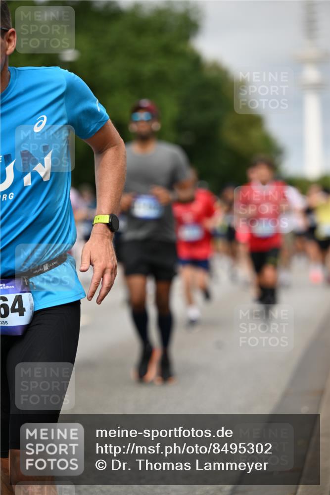 29.06.2025 - hella hamburg halbmarathon Dr. Thomas Lammeyer http://msf.ph/oto/8495302 29.06.2025 10:22:58 Kennedybrücke 1349, 1521, 2096, 2781, 3026, 3202, 3321, 3591, 3592, 4123, 4383, 4718, 4845, 5049, 5264, 5266, 5323, 5611, 5733, 5910, 6194, 6413, 6477, 6482, 7121, 7214, 7445, 7454, 8067, 8665, 8799, 9276, 9505, 9549, 9658, 9756, 9757, 9964, 10037, 10172, 10467, 10502, 10687, 10816, 10856, 11020 meine-sportfotos.de
