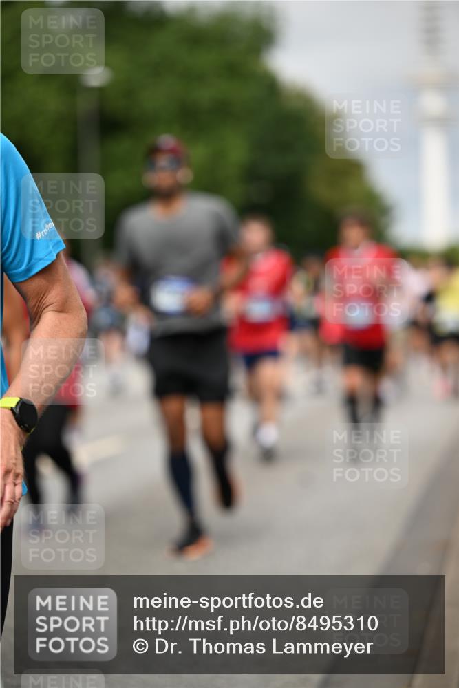 29.06.2025 - hella hamburg halbmarathon Dr. Thomas Lammeyer http://msf.ph/oto/8495310 29.06.2025 10:22:58 Kennedybrücke 1349, 1521, 2096, 2781, 3026, 3202, 3321, 3591, 3592, 4123, 4383, 4718, 4845, 5049, 5264, 5266, 5323, 5611, 5733, 5910, 6194, 6413, 6477, 6482, 7121, 7214, 7445, 7454, 8067, 8665, 8799, 9276, 9505, 9549, 9658, 9756, 9757, 9964, 10037, 10172, 10467, 10502, 10687, 10816, 10856, 11020 meine-sportfotos.de