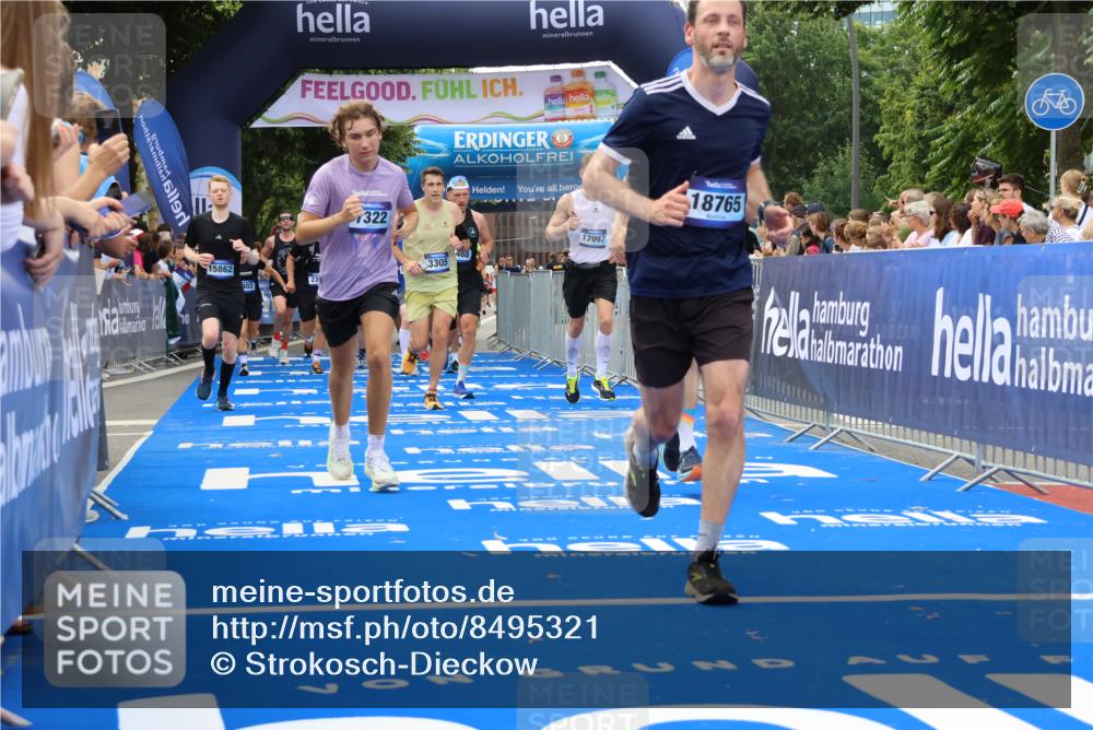 29.06.2025 - hella hamburg halbmarathon Strokosch-Dieckow http://msf.ph/oto/8495321 29.06.2025 10:44:30 Ziel 1057, 1468, 1782, 2365, 2402, 3305, 4310, 4691, 4991, 5476, 6490, 6495, 7322, 7710, 8928, 12327, 12554, 12711, 14351, 14464, 14667, 14798, 14816, 15862, 16224, 16803, 17097, 17729, 18107, 18464, 18539, 18560, 18765, 18806, 19206 meine-sportfotos.de
