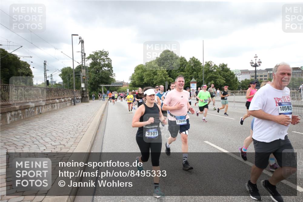 29.06.2025 - hella hamburg halbmarathon Jannik Wohlers http://msf.ph/oto/8495333 29.06.2025 10:55:22 Lombardsbrücke 1616, 3101, 3244, 4265, 4470, 4896, 5220, 5222, 5575, 6055, 6056, 6113, 6257, 6594, 7548, 7969, 8110, 8527, 8532, 8533, 8648, 9548, 9861, 9865, 9956, 10094, 10436, 10438, 10449, 10593, 11903, 11962, 11963, 12695, 13504, 14124, 14492, 15081, 15116, 15289, 15763, 15764, 16336, 16651, 16768, 16926, 17038, 17039, 17168, 17392, 18195, 18907 meine-sportfotos.de