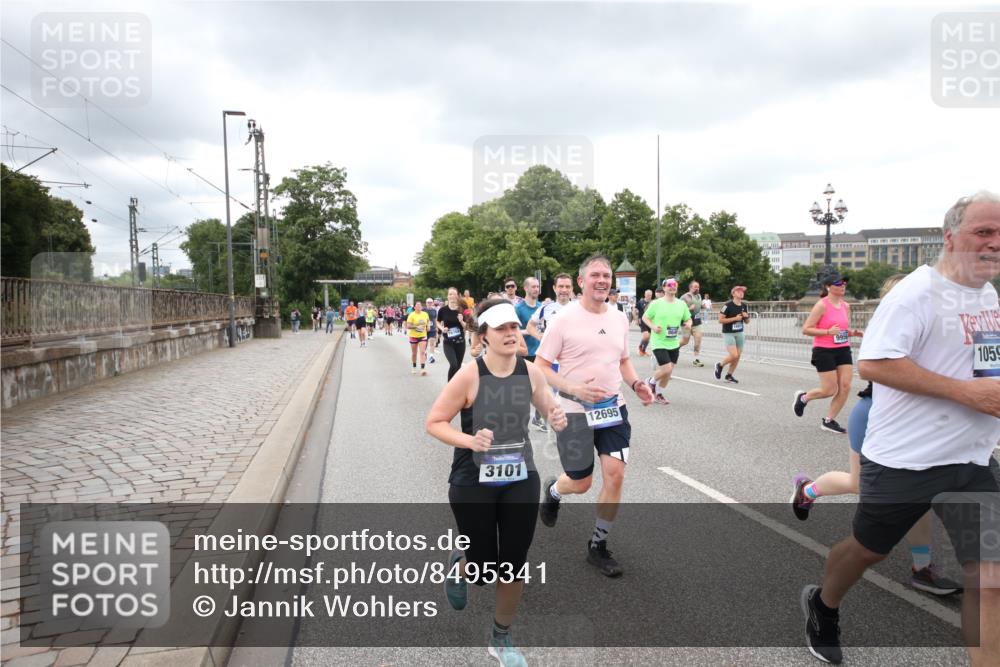 29.06.2025 - hella hamburg halbmarathon Jannik Wohlers http://msf.ph/oto/8495341 29.06.2025 10:55:22 Lombardsbrücke 1616, 3101, 3244, 4265, 4470, 4896, 5220, 5222, 5575, 6055, 6056, 6113, 6257, 6594, 7548, 7969, 8110, 8527, 8532, 8533, 8648, 9548, 9861, 9865, 9956, 10094, 10436, 10438, 10449, 10593, 11903, 11962, 11963, 12695, 13504, 14124, 14492, 15081, 15116, 15289, 15763, 15764, 16336, 16651, 16768, 16926, 17038, 17039, 17168, 17392, 18195, 18907 meine-sportfotos.de