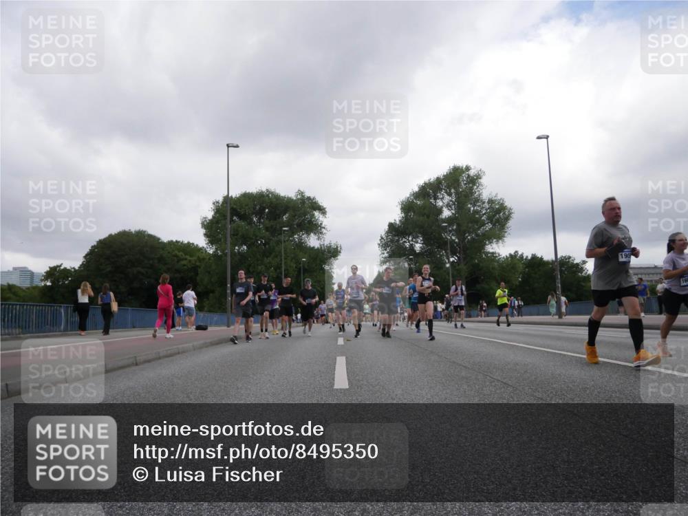 29.06.2025 - hella hamburg halbmarathon Luisa Fischer http://msf.ph/oto/8495350 29.06.2025 10:53:29 Kennedybrücke 190, 166, 2160, 3680, 3701, 3710, 4168, 7721, 7722, 7755, 9940 meine-sportfotos.de