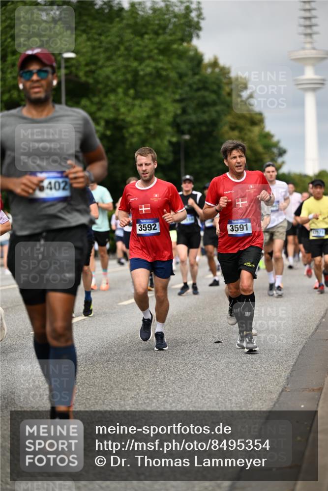 29.06.2025 - hella hamburg halbmarathon Dr. Thomas Lammeyer http://msf.ph/oto/8495354 29.06.2025 10:22:59 Kennedybrücke 1349, 1521, 2096, 2781, 3026, 3202, 3321, 3591, 3592, 4383, 4718, 4845, 5049, 5264, 5266, 5323, 5611, 5733, 5910, 6194, 6413, 6477, 6482, 7051, 7121, 7214, 7454, 8665, 8799, 9276, 9505, 9549, 9658, 9756, 9757, 9964, 10037, 10172, 10467, 10502, 10687, 10816, 10856, 11020 meine-sportfotos.de