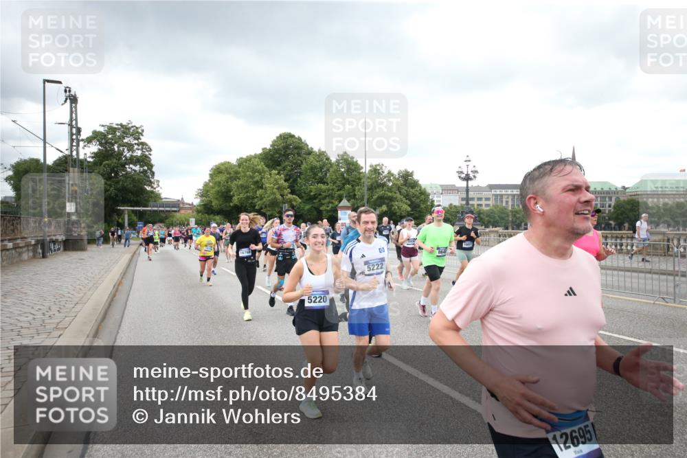 29.06.2025 - hella hamburg halbmarathon Jannik Wohlers http://msf.ph/oto/8495384 29.06.2025 10:55:23 Lombardsbrücke 1616, 3101, 3244, 4265, 4470, 4896, 5220, 5222, 5575, 6055, 6056, 6113, 6257, 6594, 7548, 7969, 8110, 8527, 8532, 8533, 8648, 9548, 9861, 9865, 9956, 10094, 10436, 10438, 10449, 10593, 11903, 11962, 11963, 12695, 13504, 14124, 14492, 15081, 15116, 15289, 15763, 15764, 16336, 16651, 16768, 16926, 17038, 17039, 17168, 17392, 18195, 18907 meine-sportfotos.de