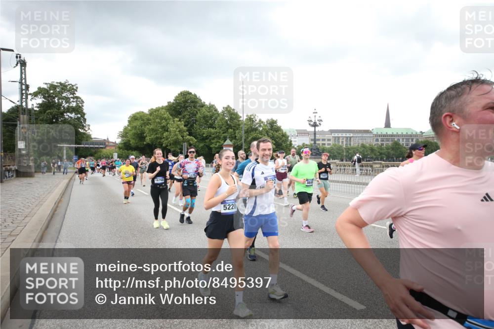 29.06.2025 - hella hamburg halbmarathon Jannik Wohlers http://msf.ph/oto/8495397 29.06.2025 10:55:23 Lombardsbrücke 1616, 3101, 3244, 4265, 4470, 4896, 5220, 5222, 5575, 6055, 6056, 6113, 6257, 6594, 7548, 7969, 8110, 8527, 8532, 8533, 8648, 9548, 9861, 9865, 9956, 10094, 10436, 10438, 10449, 10593, 11903, 11962, 11963, 12695, 13504, 14124, 14492, 15081, 15116, 15289, 15763, 15764, 16336, 16651, 16768, 16926, 17038, 17039, 17168, 17392, 18195, 18907 meine-sportfotos.de