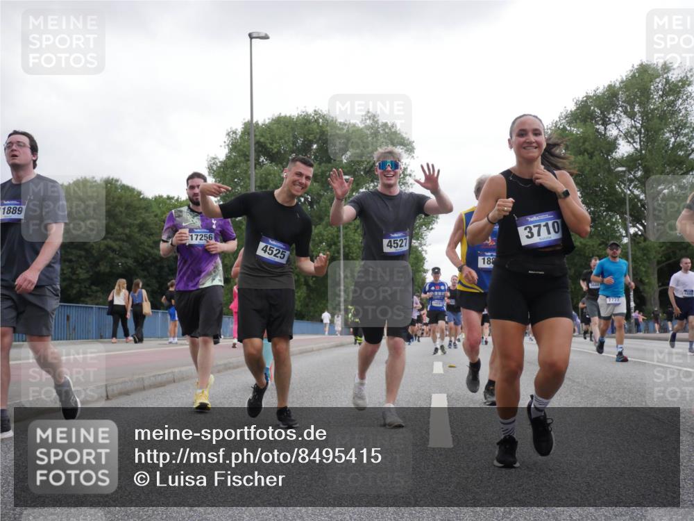 29.06.2025 - hella hamburg halbmarathon Luisa Fischer http://msf.ph/oto/8495415 29.06.2025 10:53:33 Kennedybrücke 1889, 17256, 4525, 4527, 188, 3710, 7722, 15551, 1259, 3680, 3701, 3710, 4168, 5119, 5552, 7721, 7722, 8299, 9940, 10033 meine-sportfotos.de