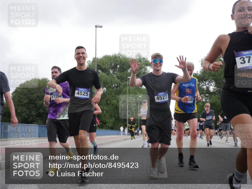 29.06.2025 - hella hamburg halbmarathon Luisa Fischer http://msf.ph/oto/8495423 29.06.2025 10:53:34 Kennedybrücke 17250, 4525, 6830, 4527, 20, 38, 7721, 37, 1259, 3680, 3701, 3710, 4168, 5119, 5552, 7721, 7722, 8299, 9940, 10033 meine-sportfotos.de