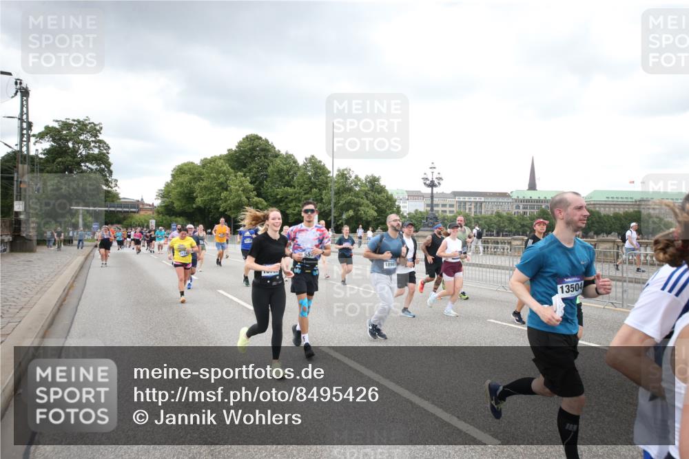 29.06.2025 - hella hamburg halbmarathon Jannik Wohlers http://msf.ph/oto/8495426 29.06.2025 10:55:24 Lombardsbrücke 3101, 3244, 4265, 4470, 4896, 5220, 5222, 5575, 6055, 6056, 6113, 6257, 6594, 7516, 7969, 8110, 8527, 8532, 8533, 8648, 9548, 9861, 9865, 9956, 10094, 10436, 10438, 10449, 10593, 11903, 11962, 11963, 12695, 13504, 14124, 14492, 15081, 15116, 15289, 15763, 15764, 16336, 16651, 16768, 16926, 17038, 17039, 17168, 17392, 18195, 18907 meine-sportfotos.de