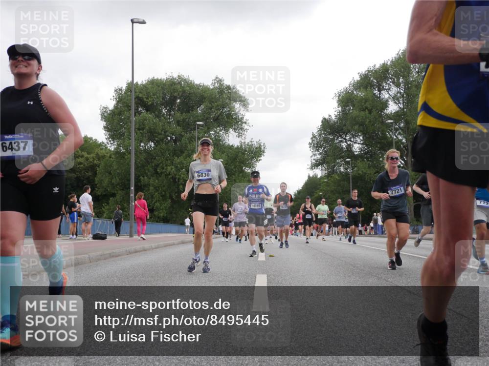 29.06.2025 - hella hamburg halbmarathon Luisa Fischer http://msf.ph/oto/8495445 29.06.2025 10:53:35 Kennedybrücke 6437, 1, 6830, 14591, 19247, 1410, 7721, 772, 1259, 3680, 3701, 3710, 4168, 5119, 5552, 7721, 7722, 8299, 10033 meine-sportfotos.de